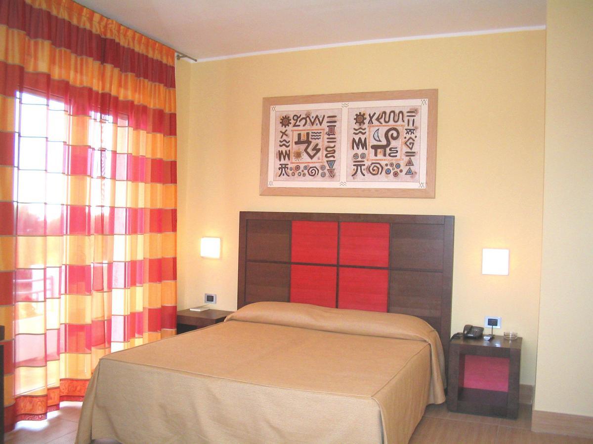 Hôtel Costa Azzurra à Pulsano Extérieur photo